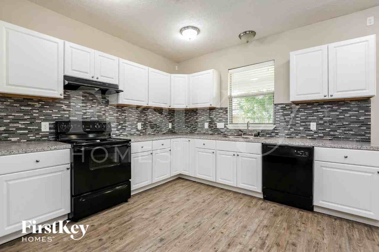 8207 Sugar Cane Dr - Photo 5 of 15