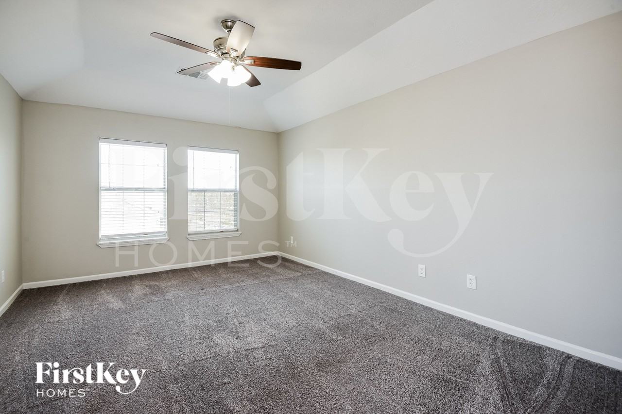 8207 Sugar Cane Dr - Photo 7 of 15