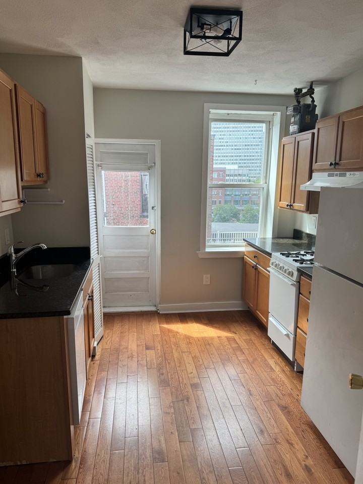 223 Hanover St #27