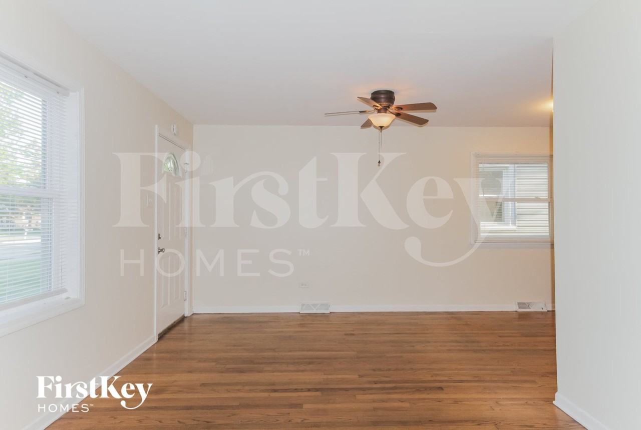 7804 Laramie Ave - Photo 3 of 15