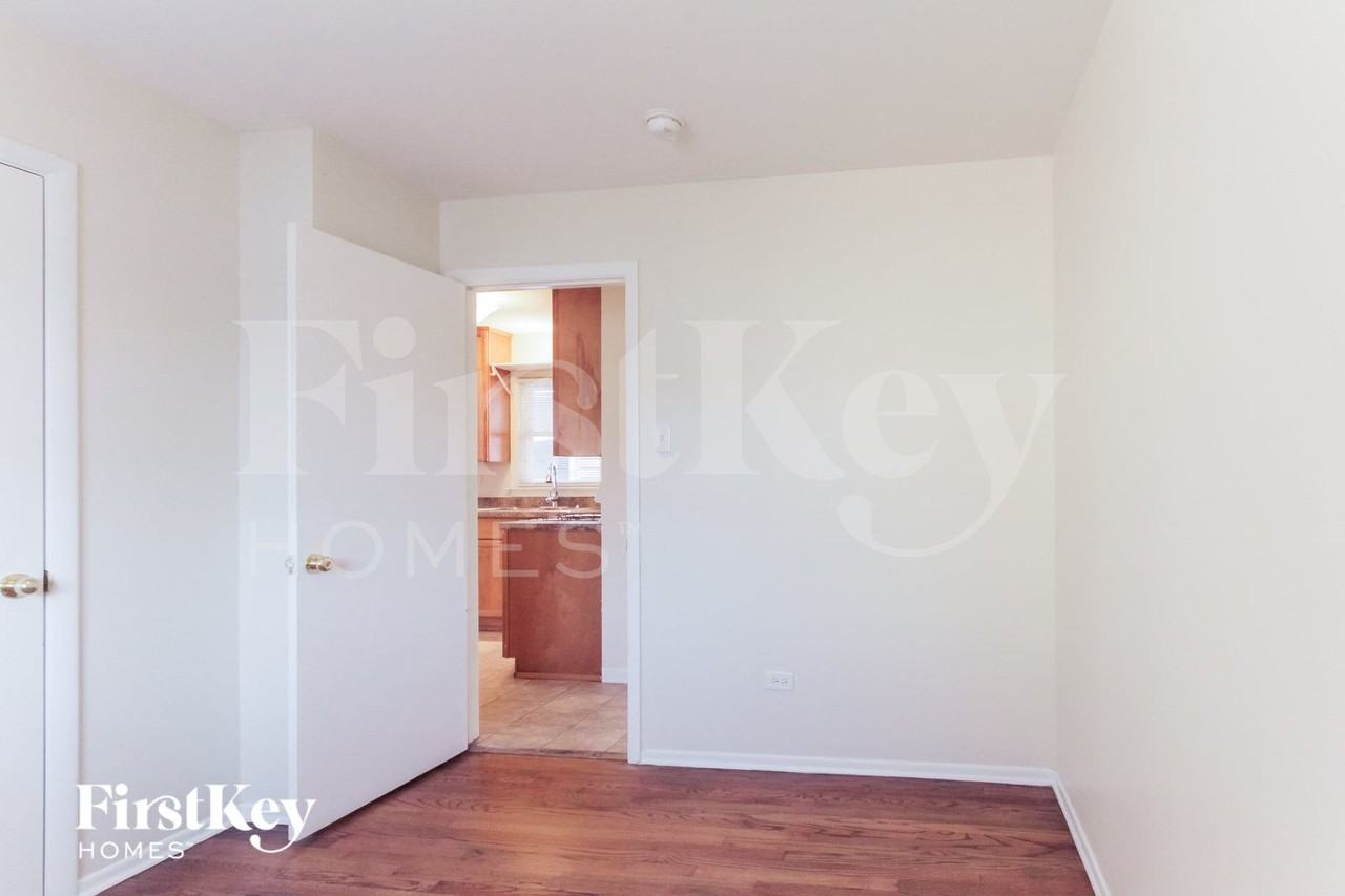 7804 Laramie Ave - Photo 4 of 15