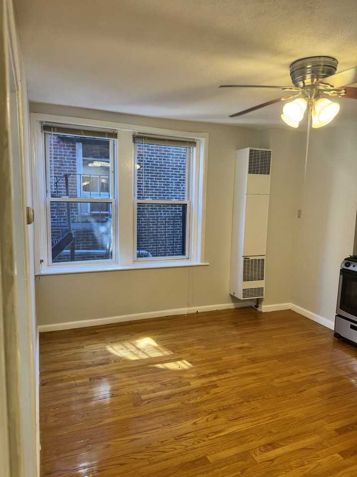 148 Endicott St #4
