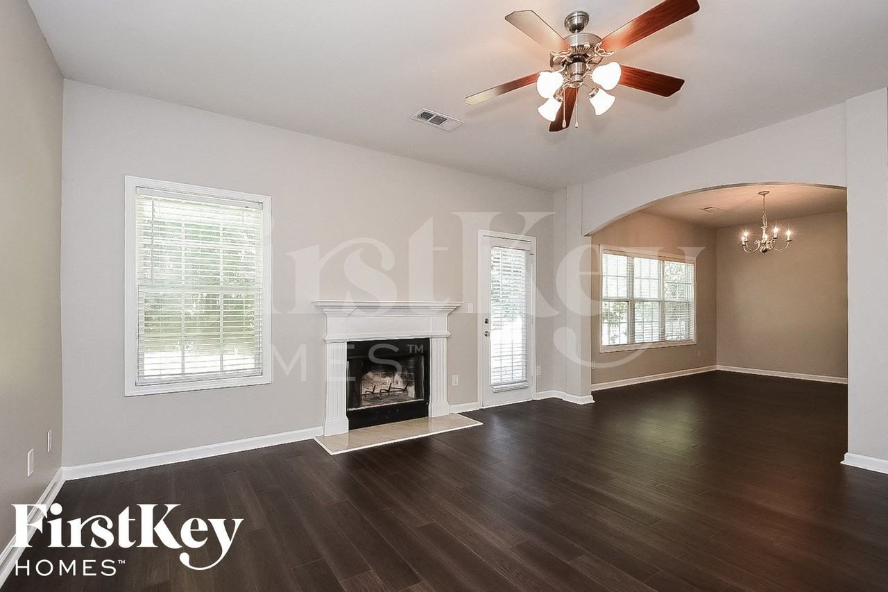 7023 Grand Hickory Dr - Photo 4 of 15