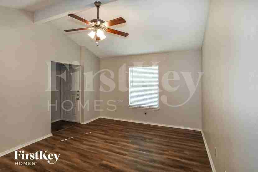 624 S Waxahachie St - Photo 2 of 16