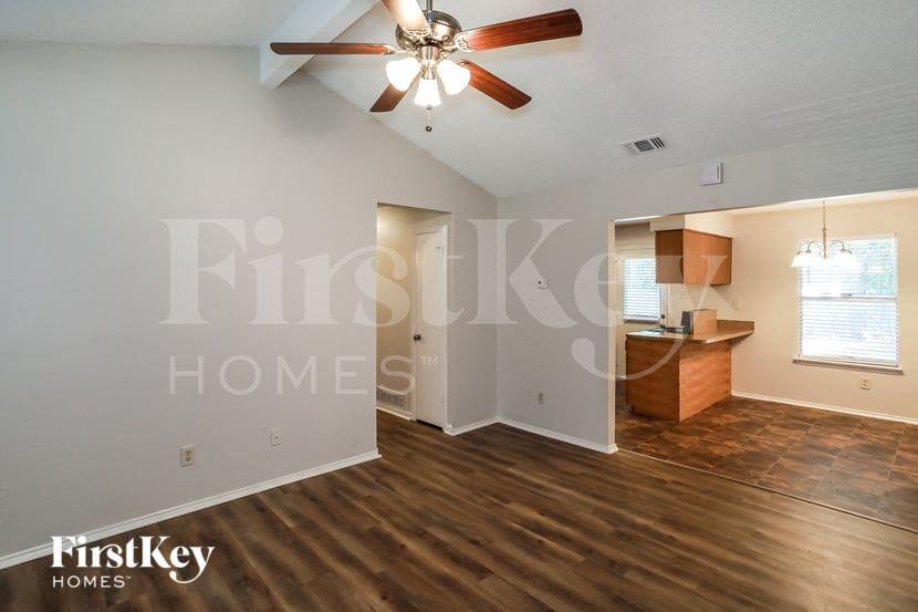 624 S Waxahachie St - Photo 3 of 16