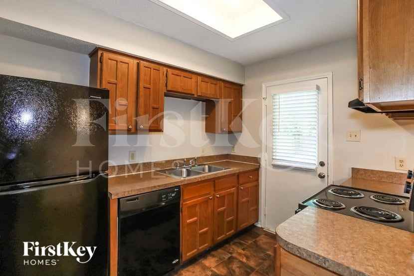 624 S Waxahachie St - Photo 5 of 16