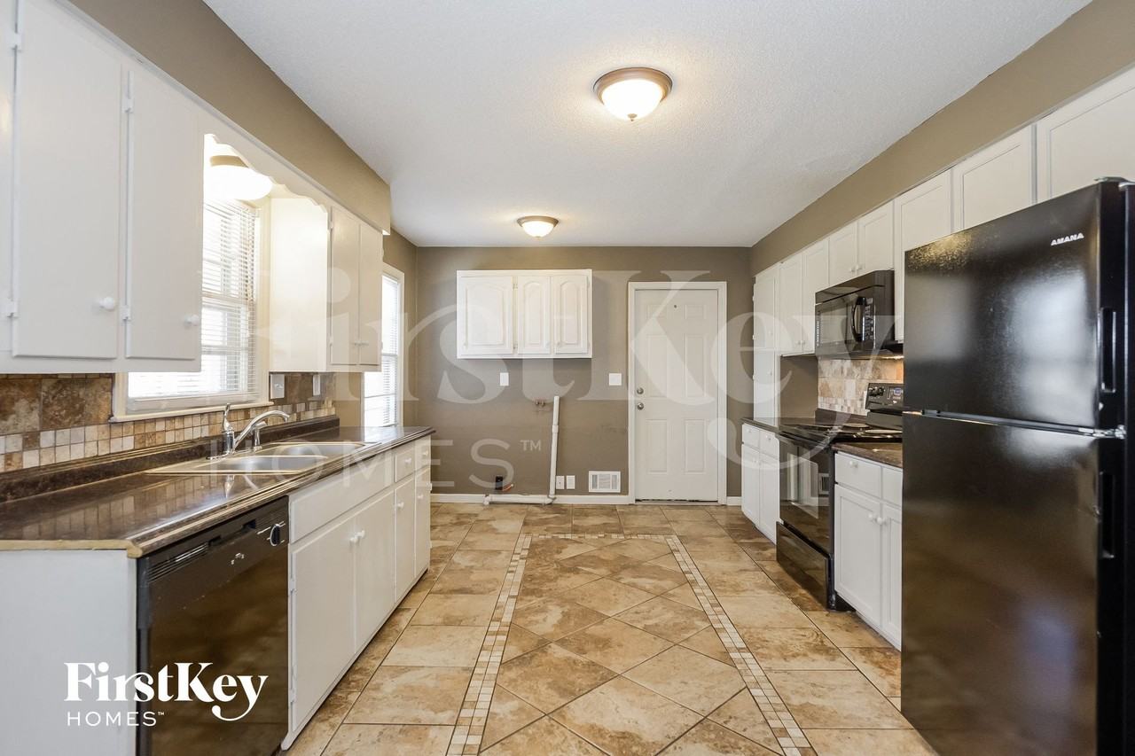6140 Hunter St - Photo 5 of 15