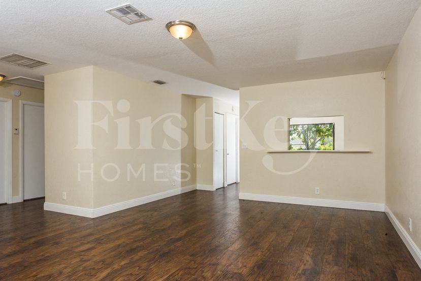 5927 Ithaca Cir W - Photo 4 of 15