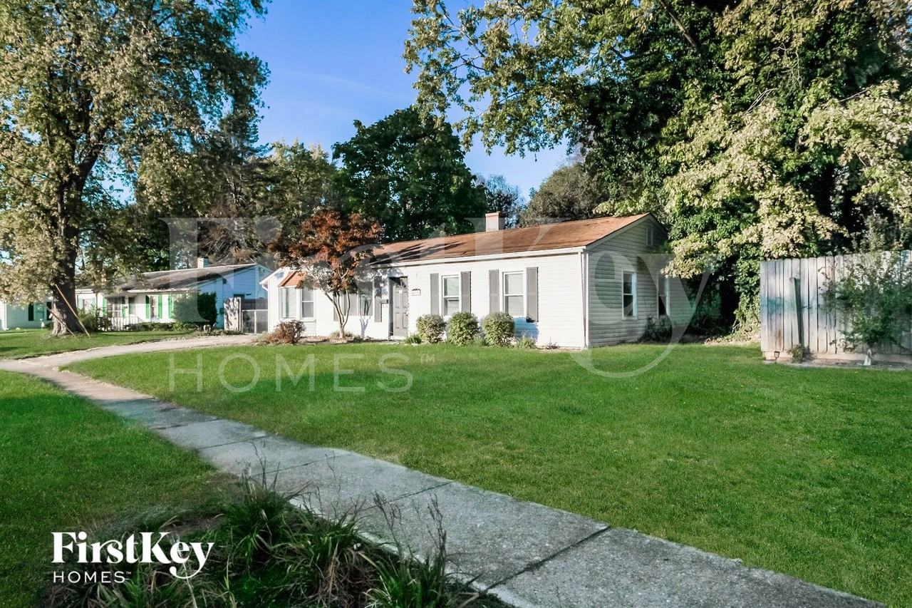 4880 Hardell Dr - Photo 3 of 16
