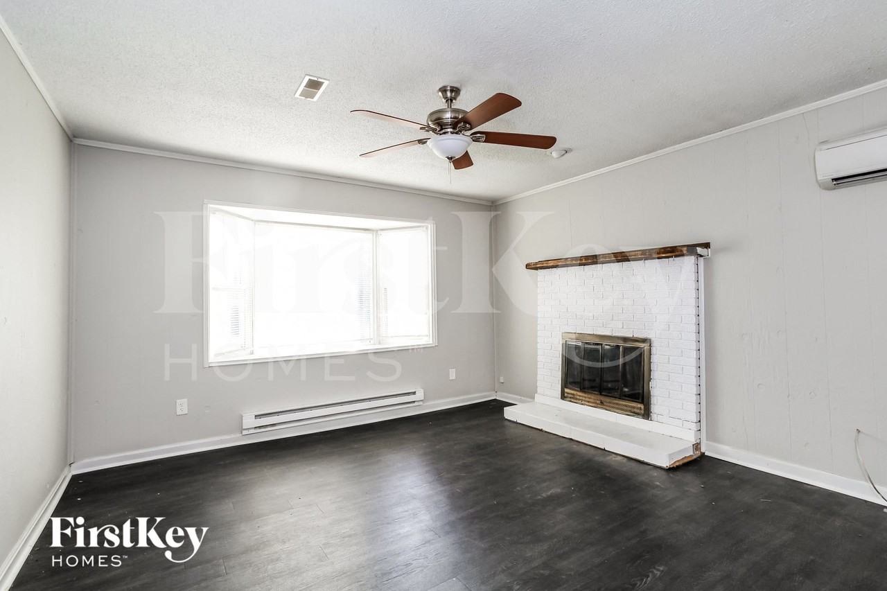4880 Hardell Dr - Photo 4 of 16