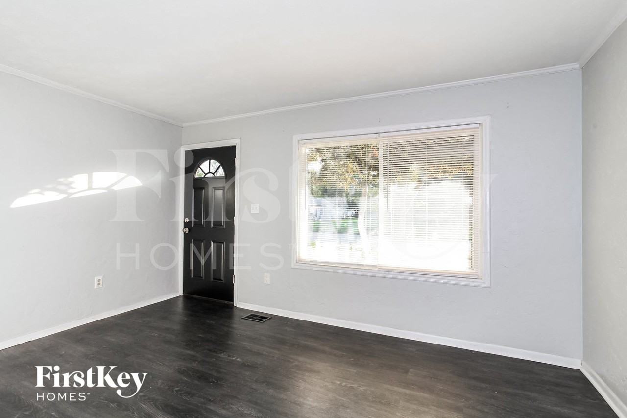 4880 Hardell Dr - Photo 5 of 16