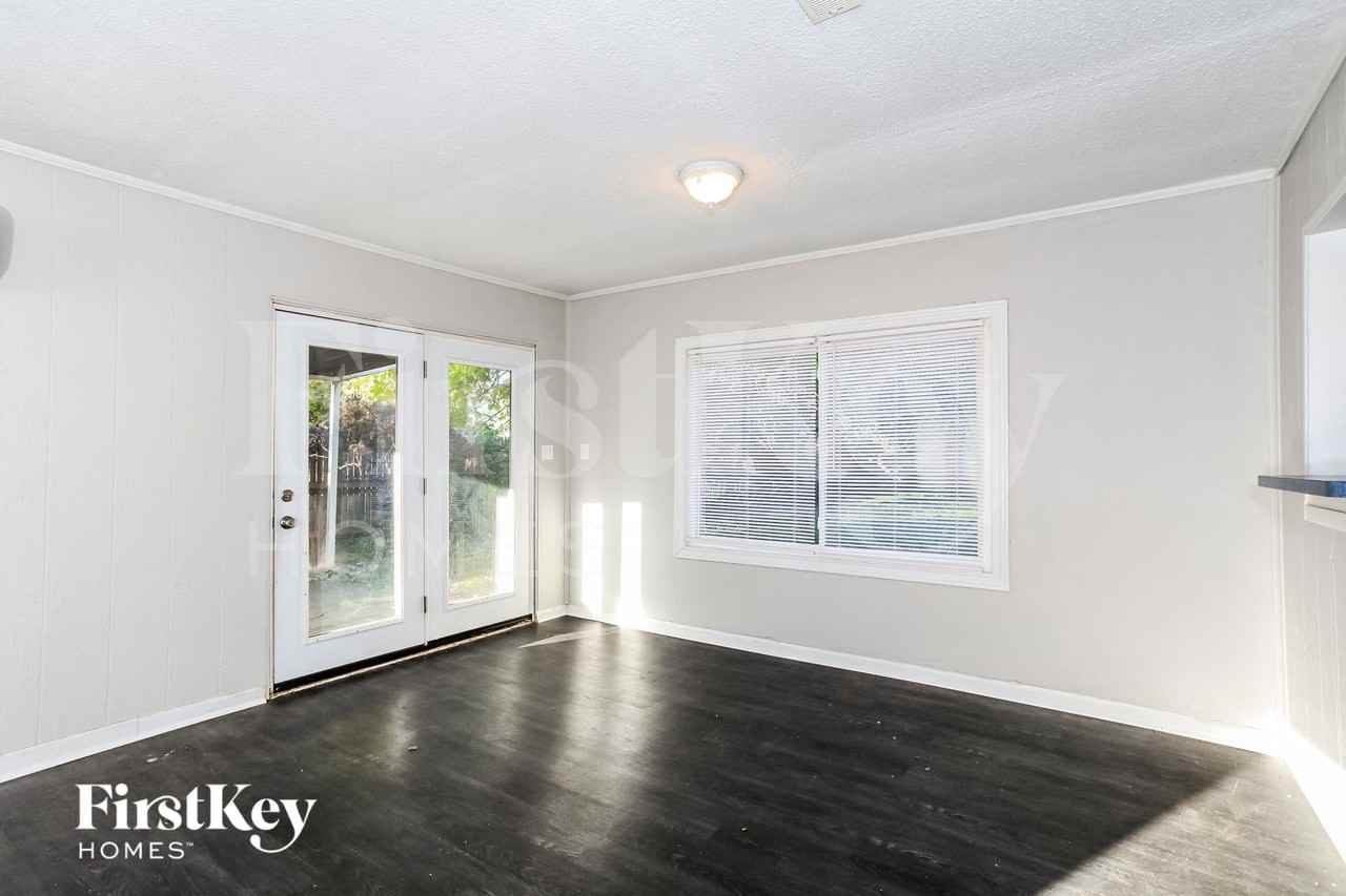4880 Hardell Dr - Photo 6 of 16