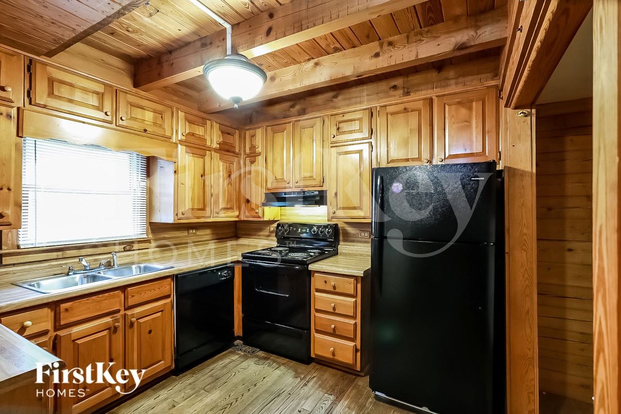 4490 Wallace Cir - Photo 5 of 15