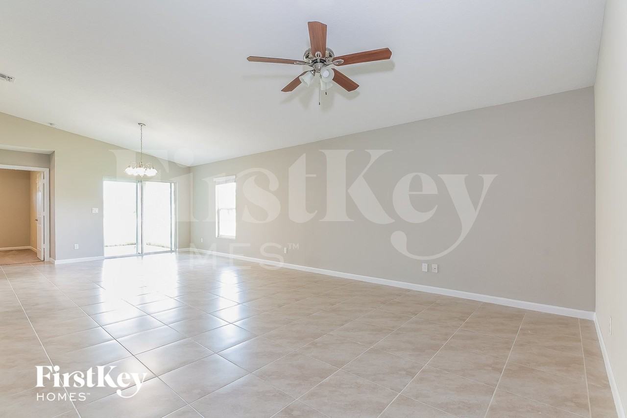 4402 Sw Daemon St - Photo 3 of 15