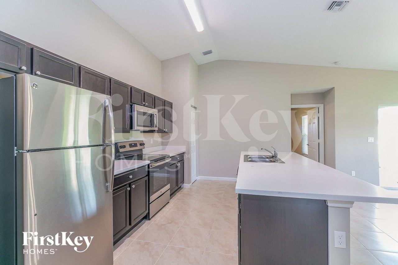 4402 Sw Daemon St - Photo 4 of 15