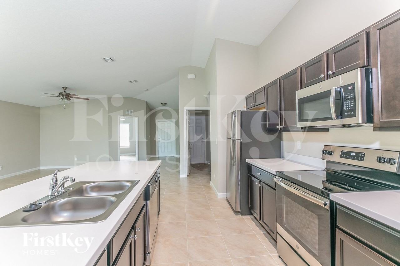 4402 Sw Daemon St - Photo 5 of 15