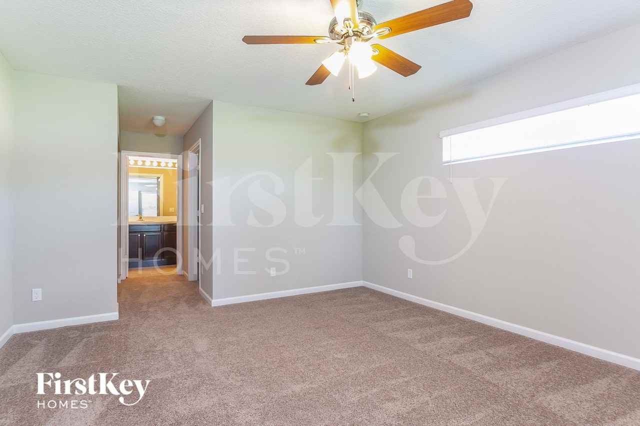 4402 Sw Daemon St - Photo 7 of 15