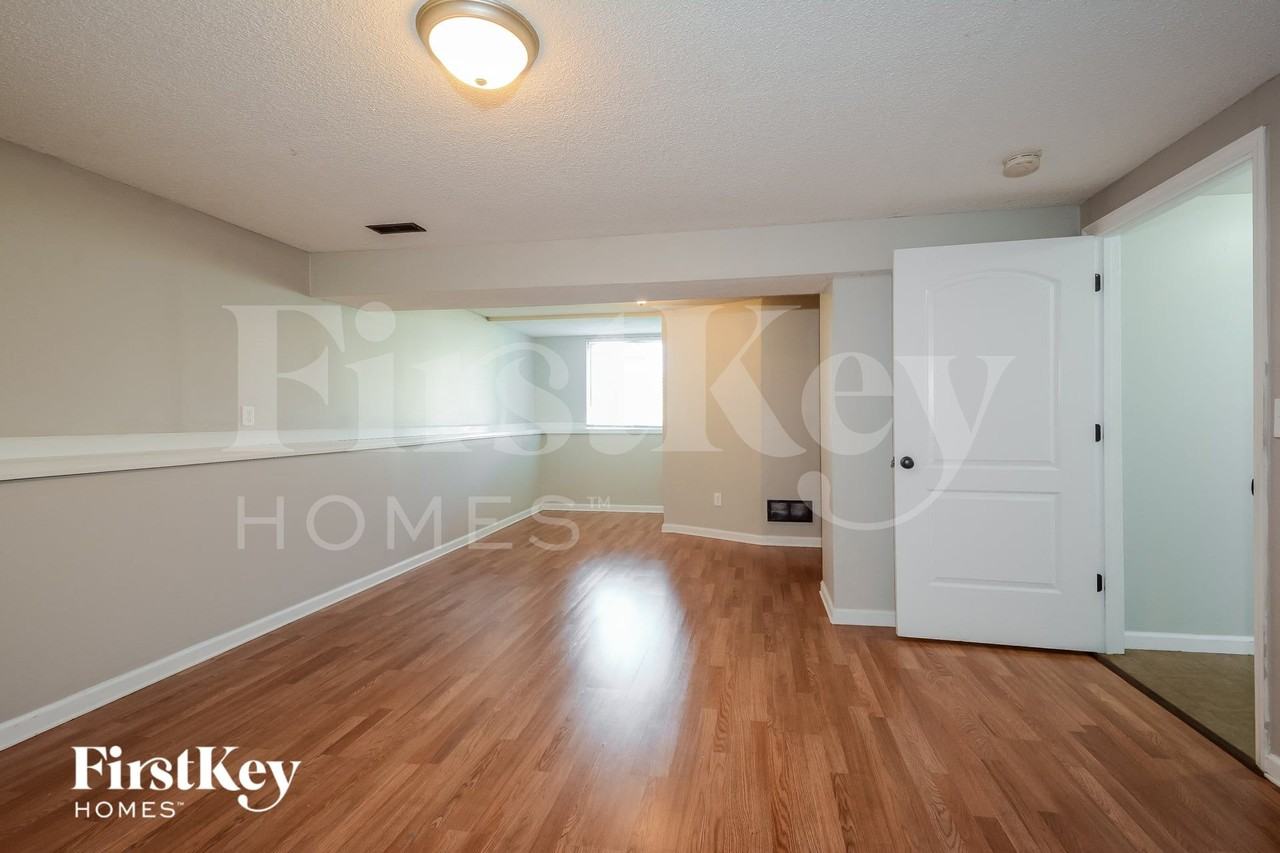 400 Rhonda Dr - Photo 2 of 15