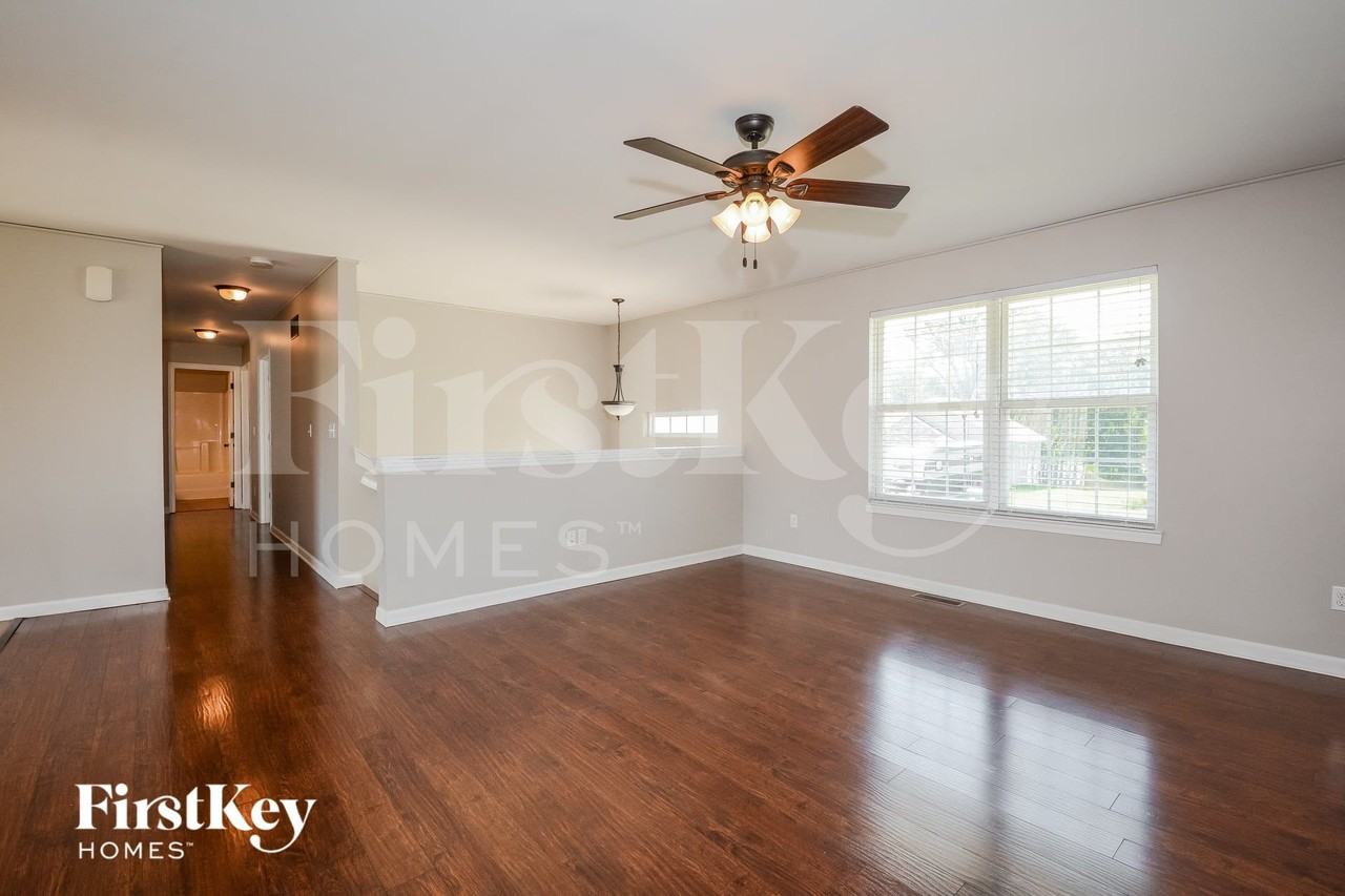 400 Rhonda Dr - Photo 4 of 15