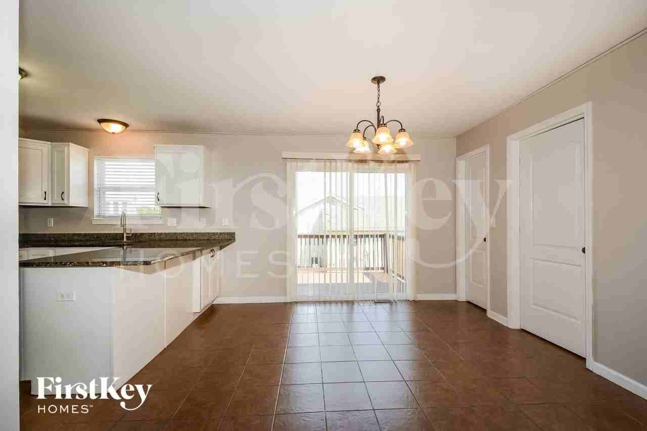 400 Rhonda Dr - Photo 5 of 15