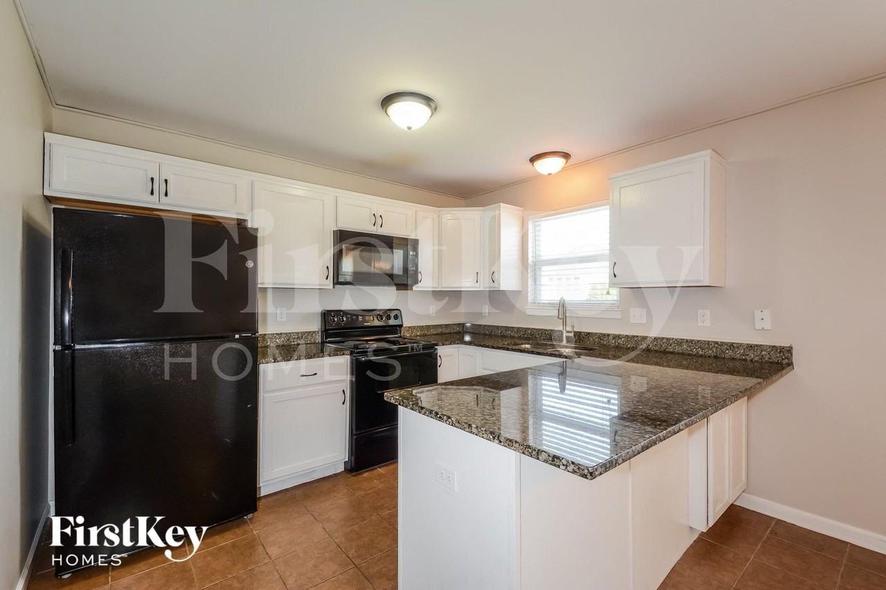 400 Rhonda Dr - Photo 6 of 15