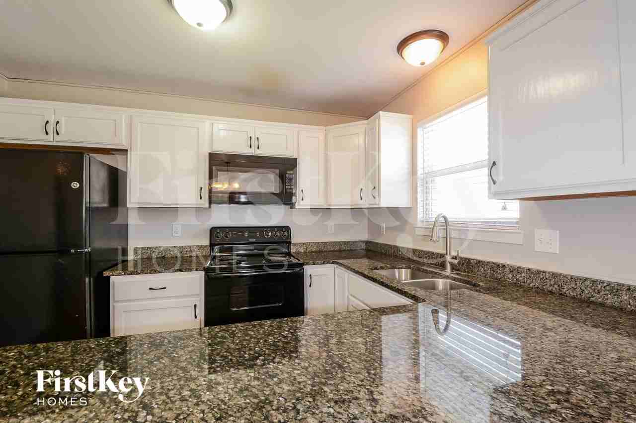 400 Rhonda Dr - Photo 7 of 15