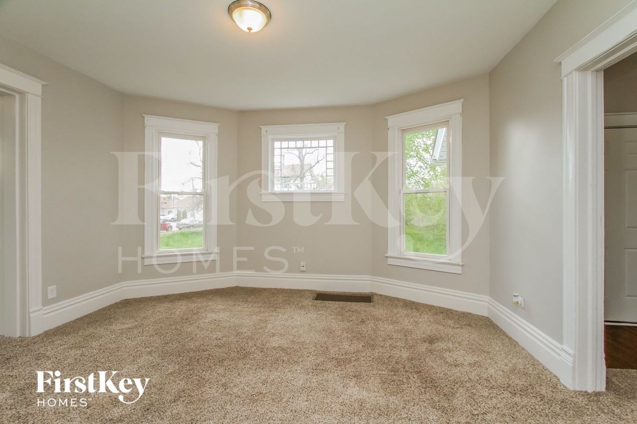 374 Jay St - Photo 2 of 15