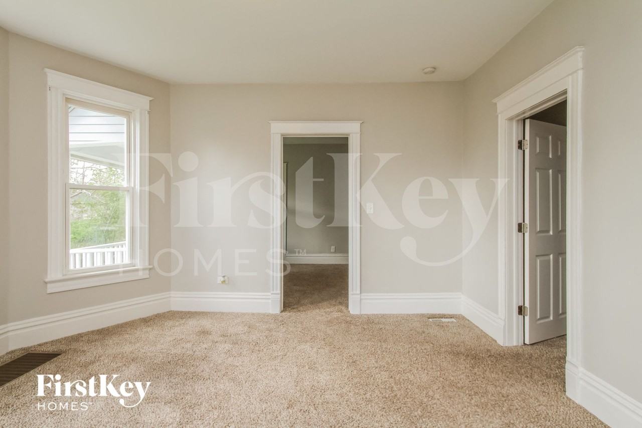 374 Jay St - Photo 3 of 15