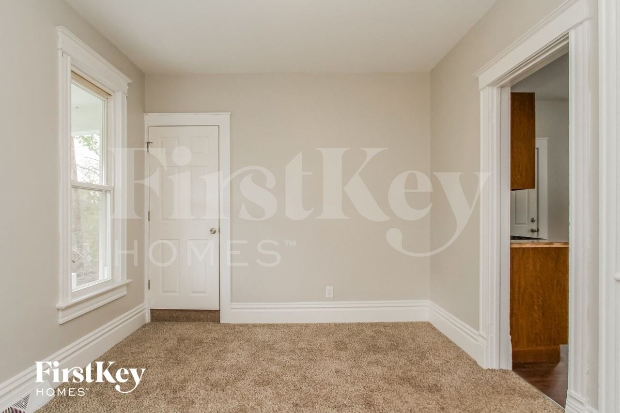 374 Jay St - Photo 6 of 15