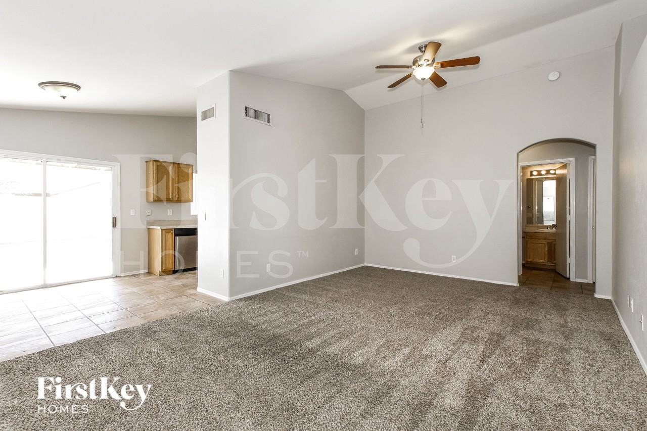 3609 W Tina Ln - Photo 3 of 15