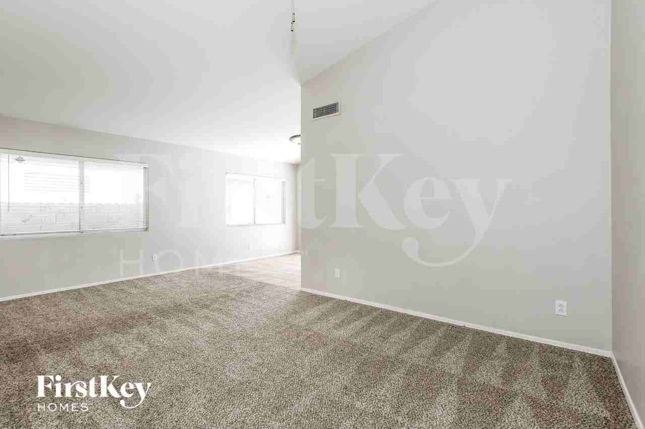 3609 W Tina Ln - Photo 4 of 15