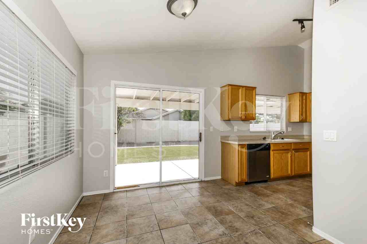 3609 W Tina Ln - Photo 5 of 15