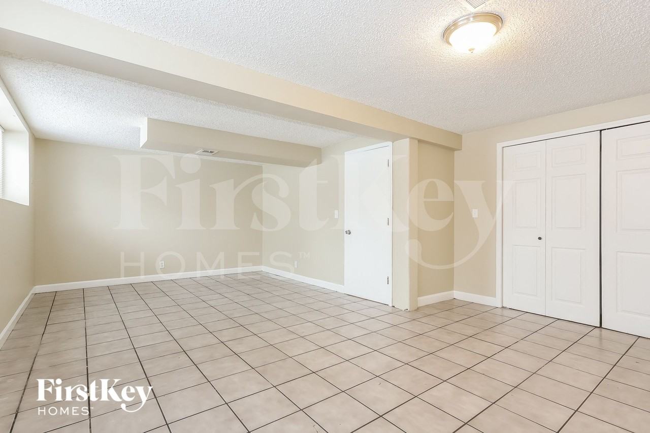 341 Hanover Dr - Photo 6 of 15