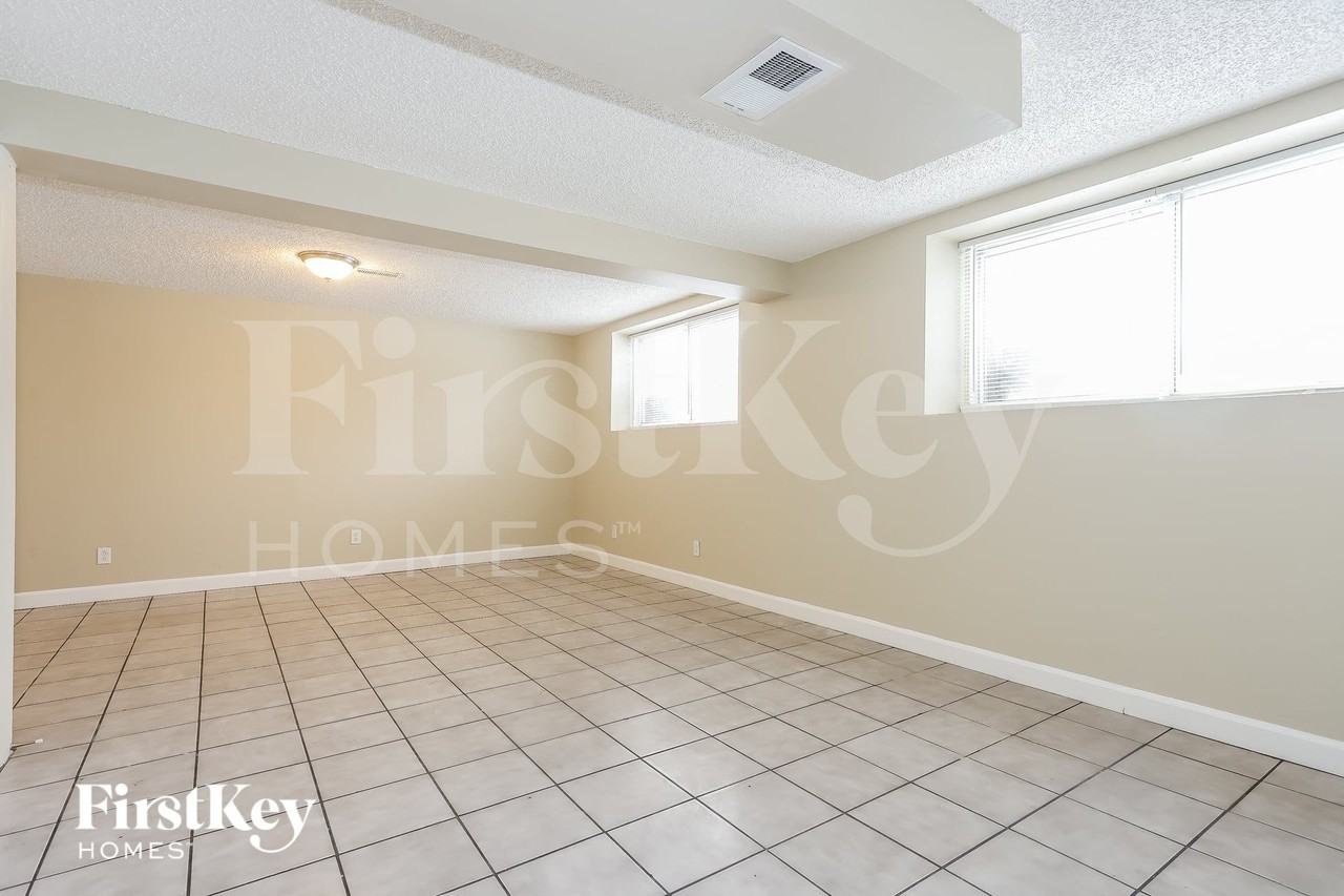341 Hanover Dr - Photo 7 of 15