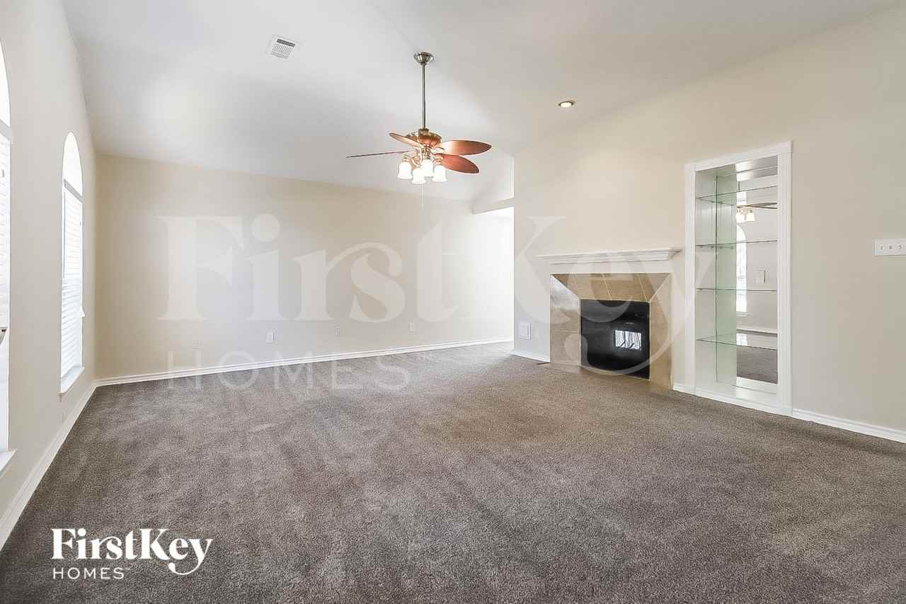 2622 Eagle Nest Ln - Photo 2 of 16