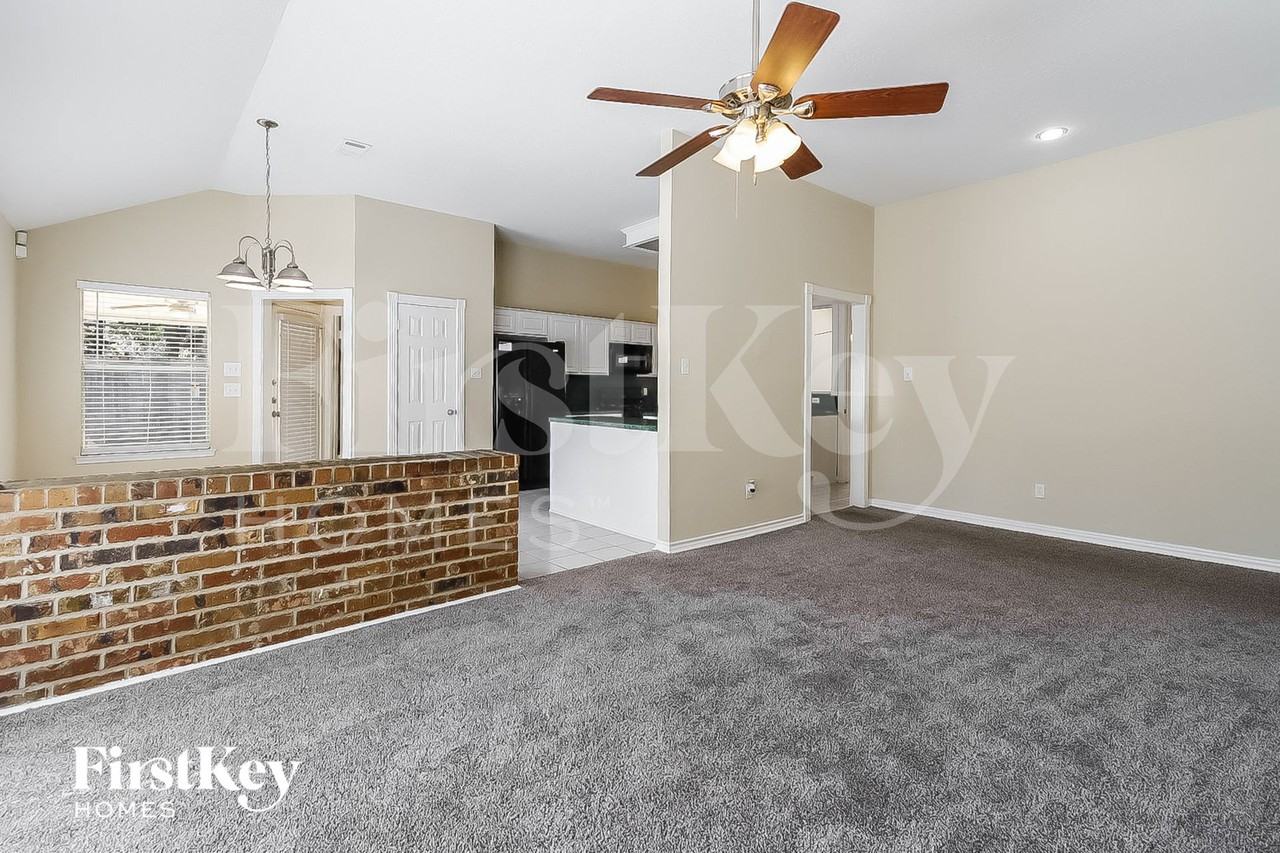 2622 Eagle Nest Ln - Photo 4 of 16