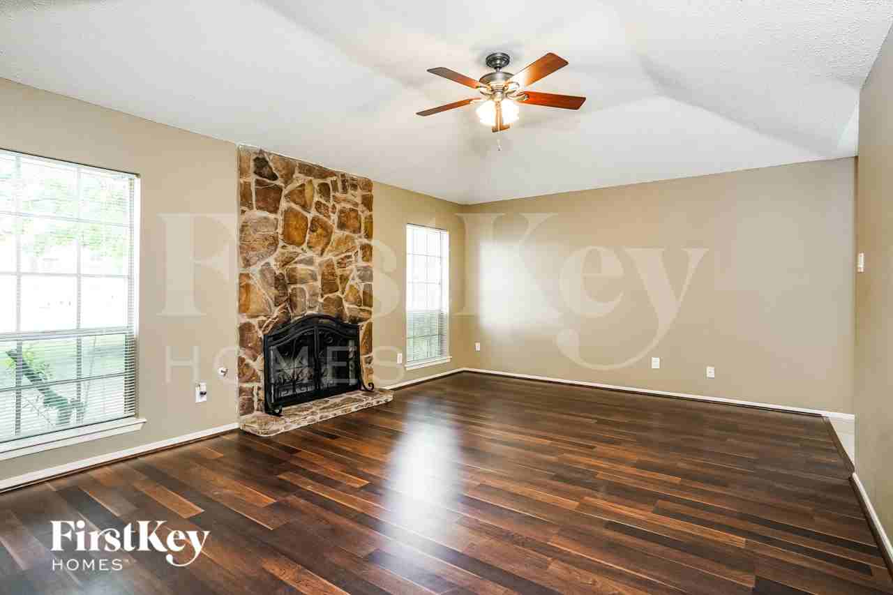 18607 Andalusian Dr - Photo 5 of 15