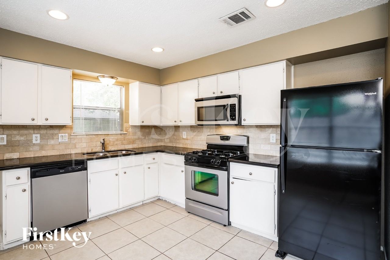 18607 Andalusian Dr - Photo 6 of 15