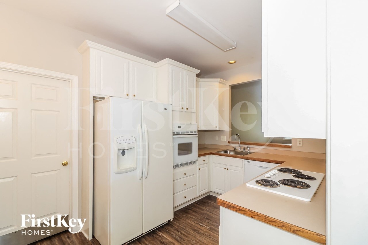 1595 Pilgrim Way - Photo 7 of 13