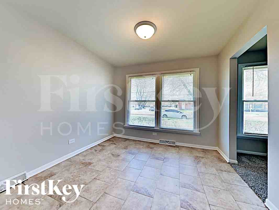 14725 Memorial Dr - Photo 4 of 18