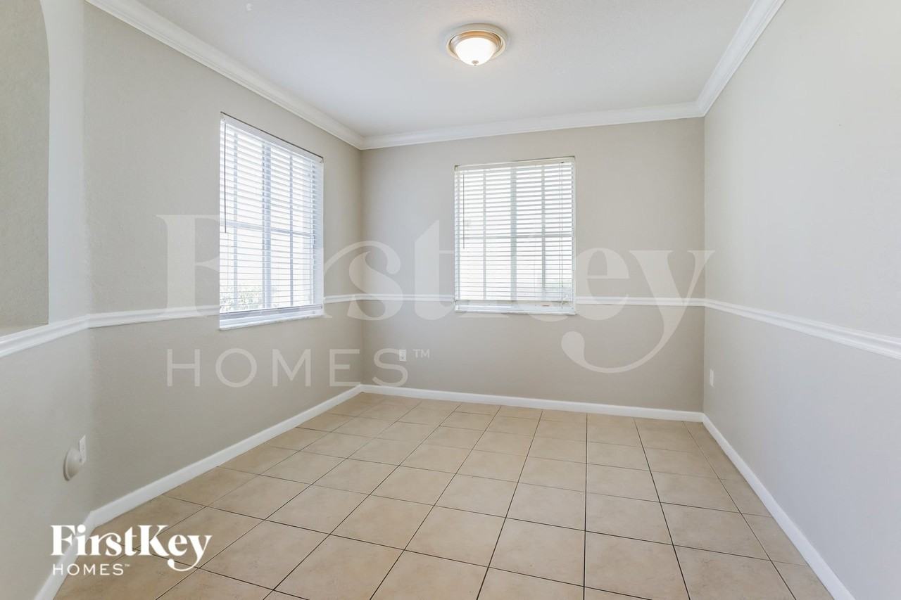 13970 Swstreet - Photo 4 of 16