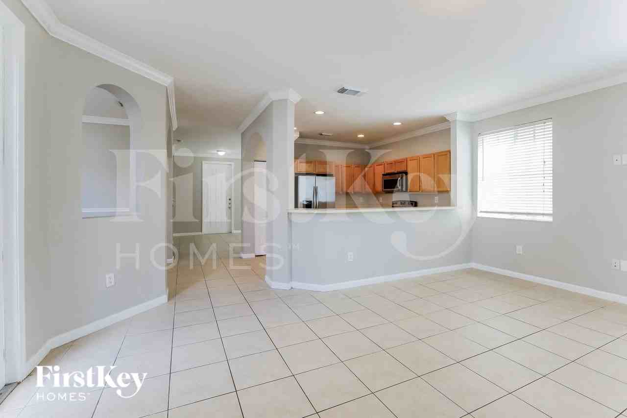 13970 Swstreet - Photo 5 of 16