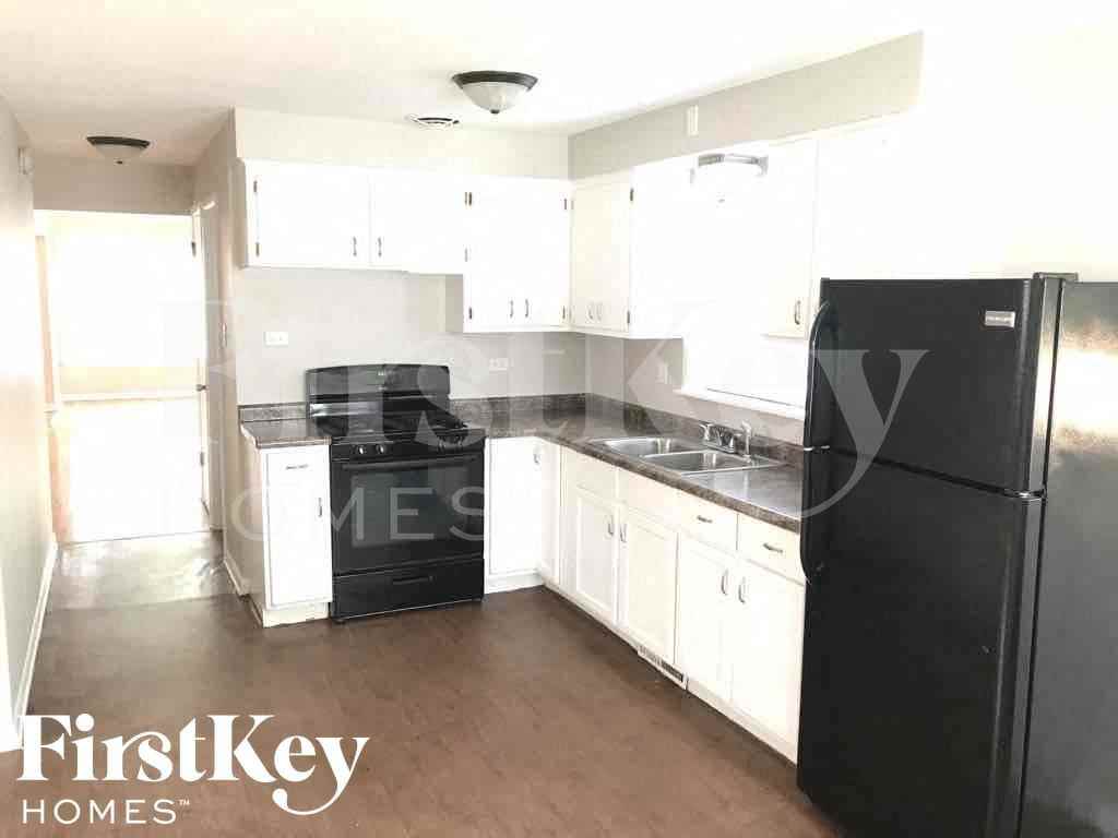 1243 W 123rd St - Photo 4 of 12
