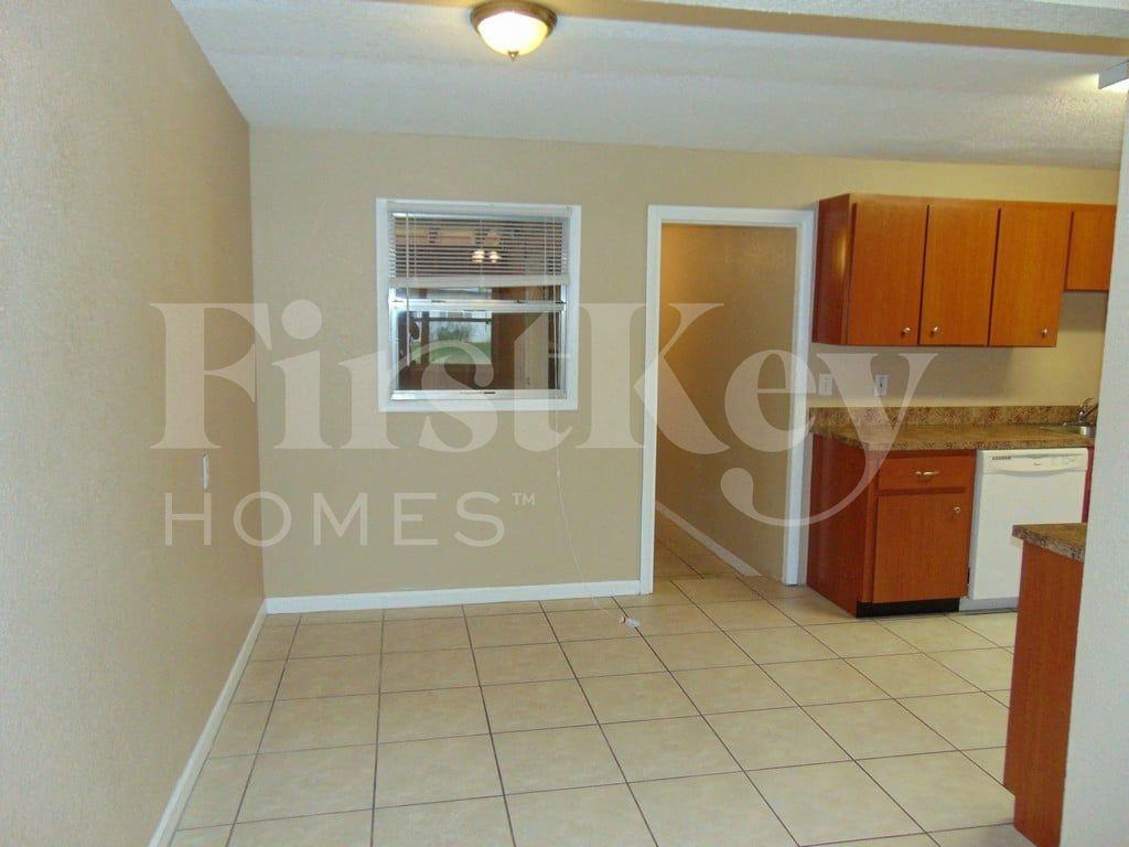 1201 Selma Rd - Photo 4 of 24