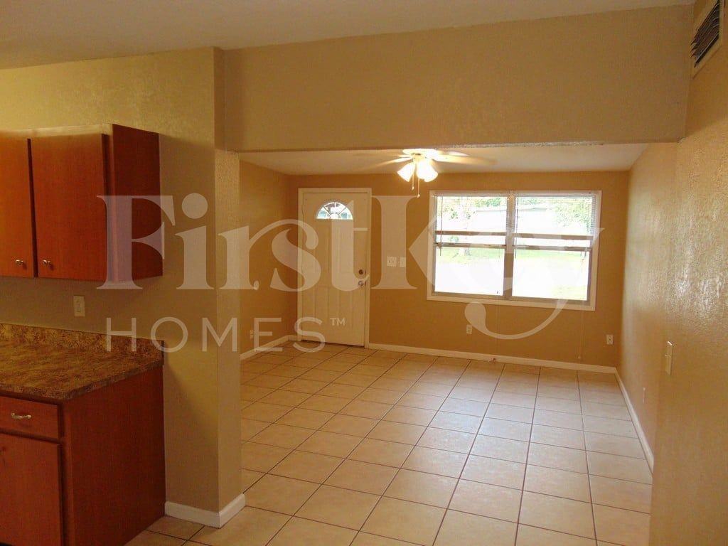 1201 Selma Rd - Photo 5 of 24