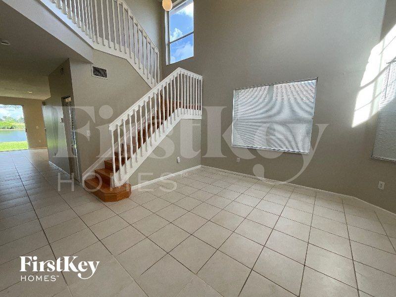 11867 Swstreet - Photo 6 of 15