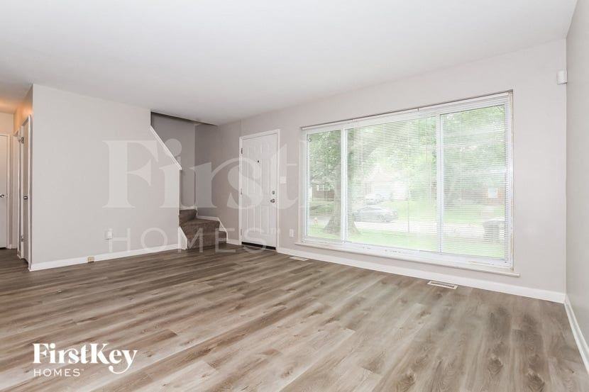 11526 Framingham Dr - Photo 3 of 15