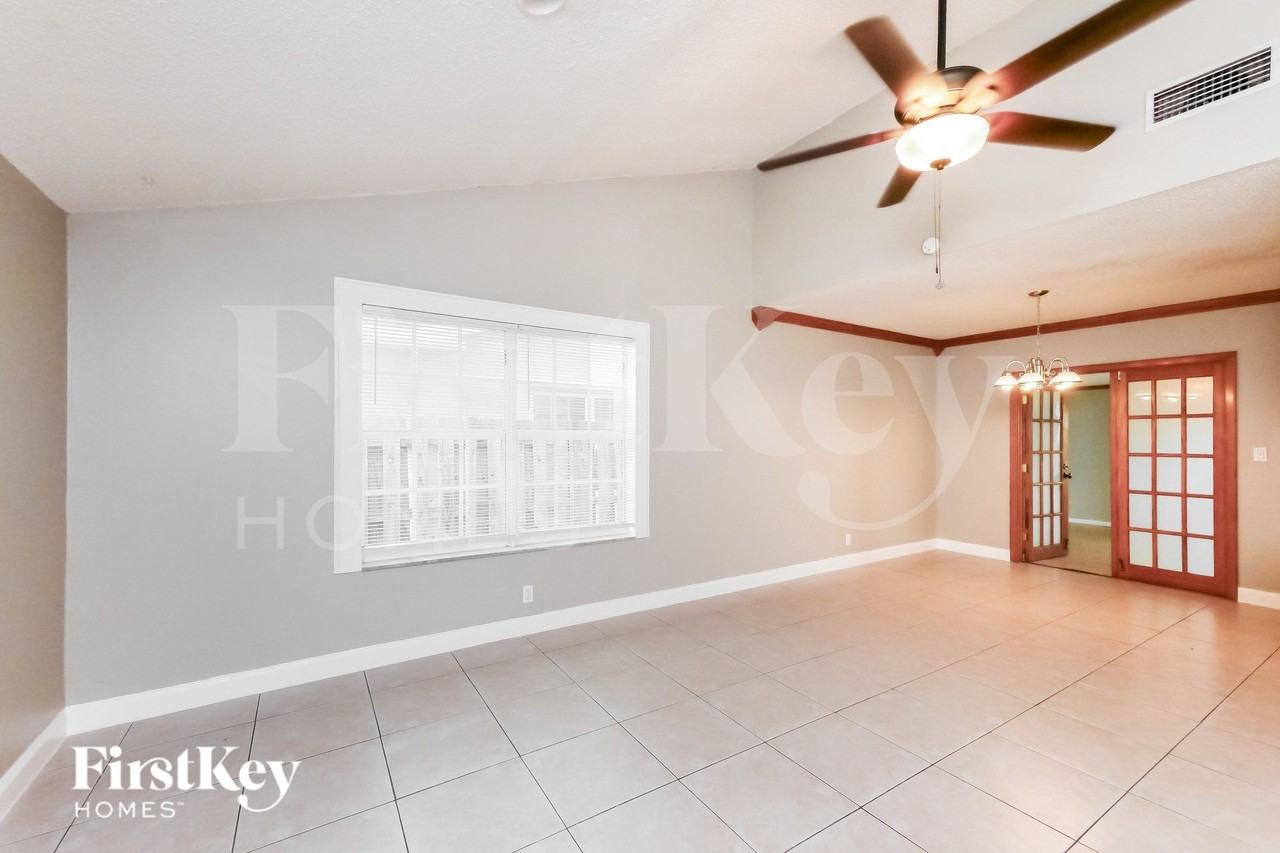 11075 Nwplace - Photo 2 of 19