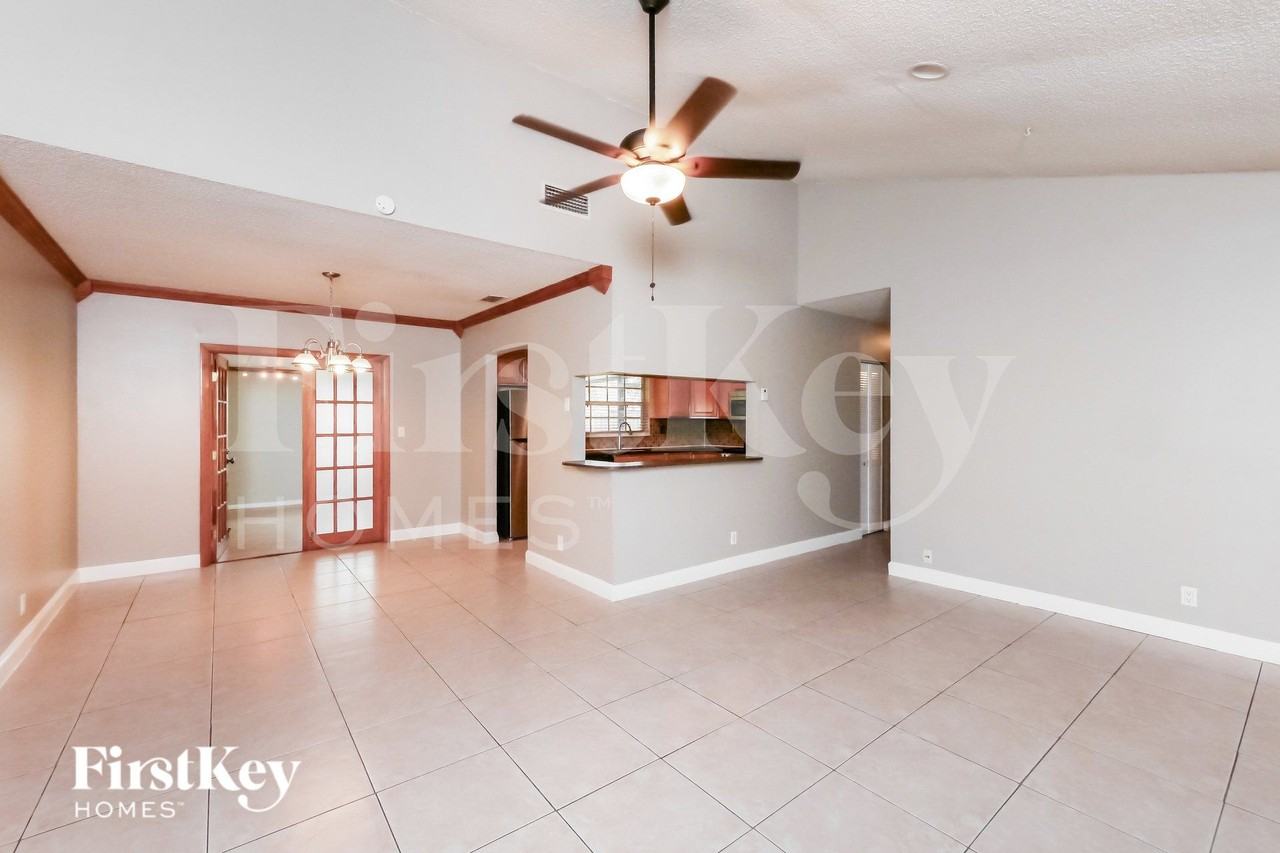 11075 Nwplace - Photo 4 of 19