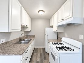 Oak Plaza Apartments - Photo 1 of 1